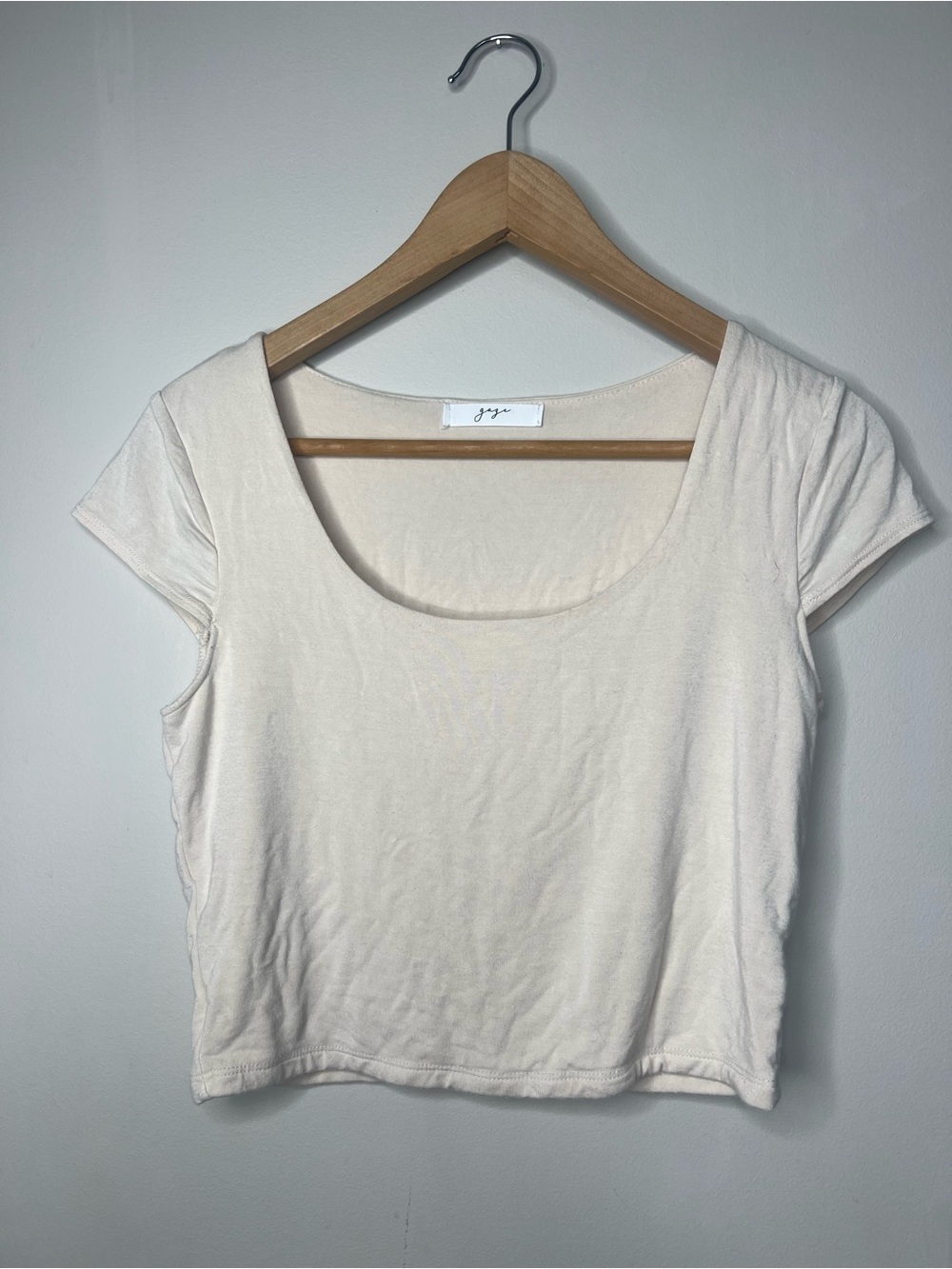 Gaze Cream Scoop Neck Crop Top- size L